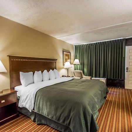 Quality Inn & Suites At Tropicana Field St. Petersburg Ngoại thất bức ảnh